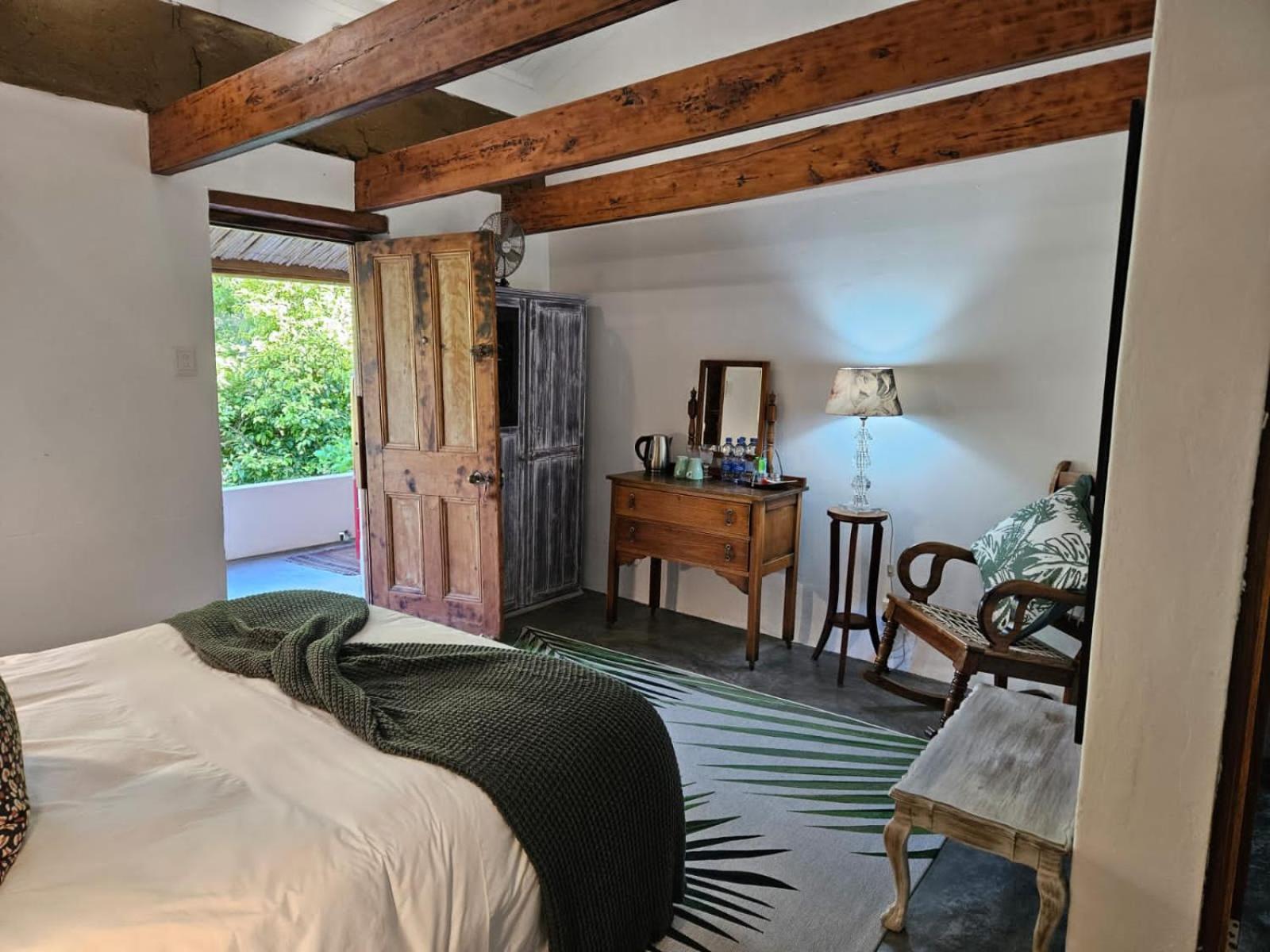 The Riverdeck And Backpackers Lodge