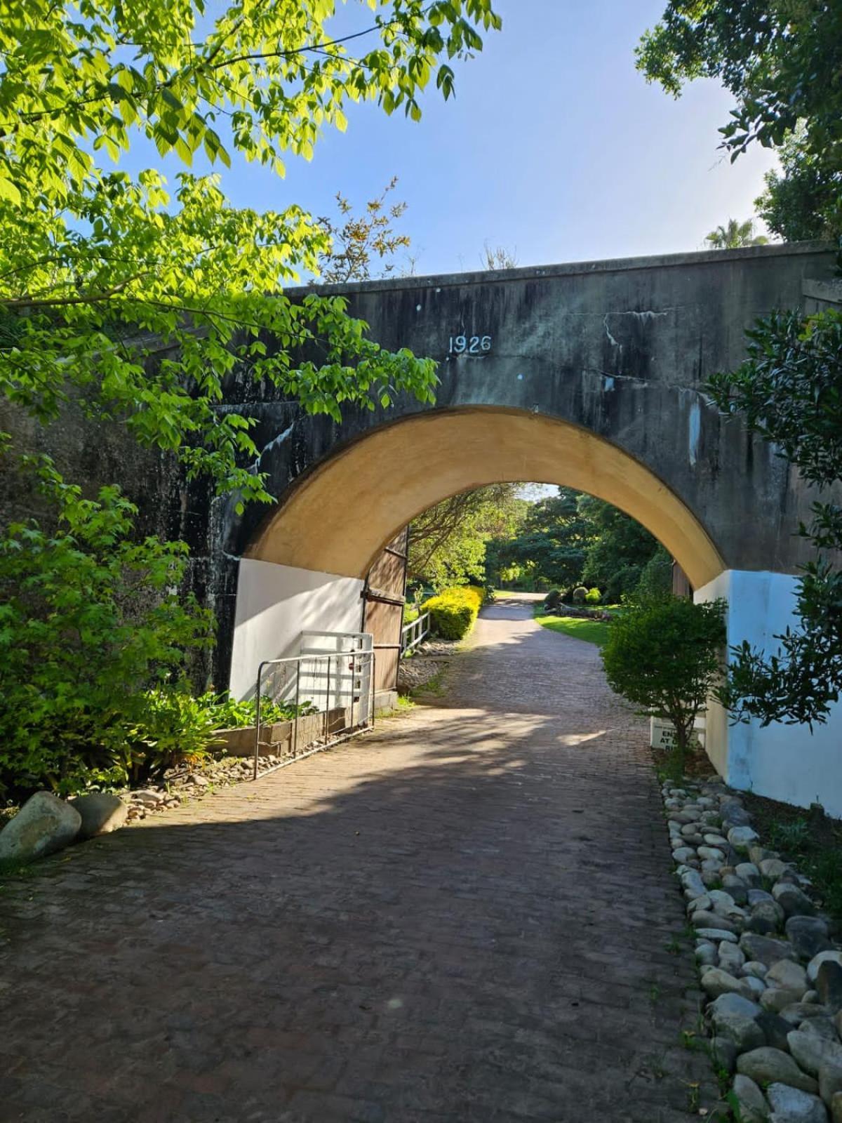 The Riverdeck And Backpackers