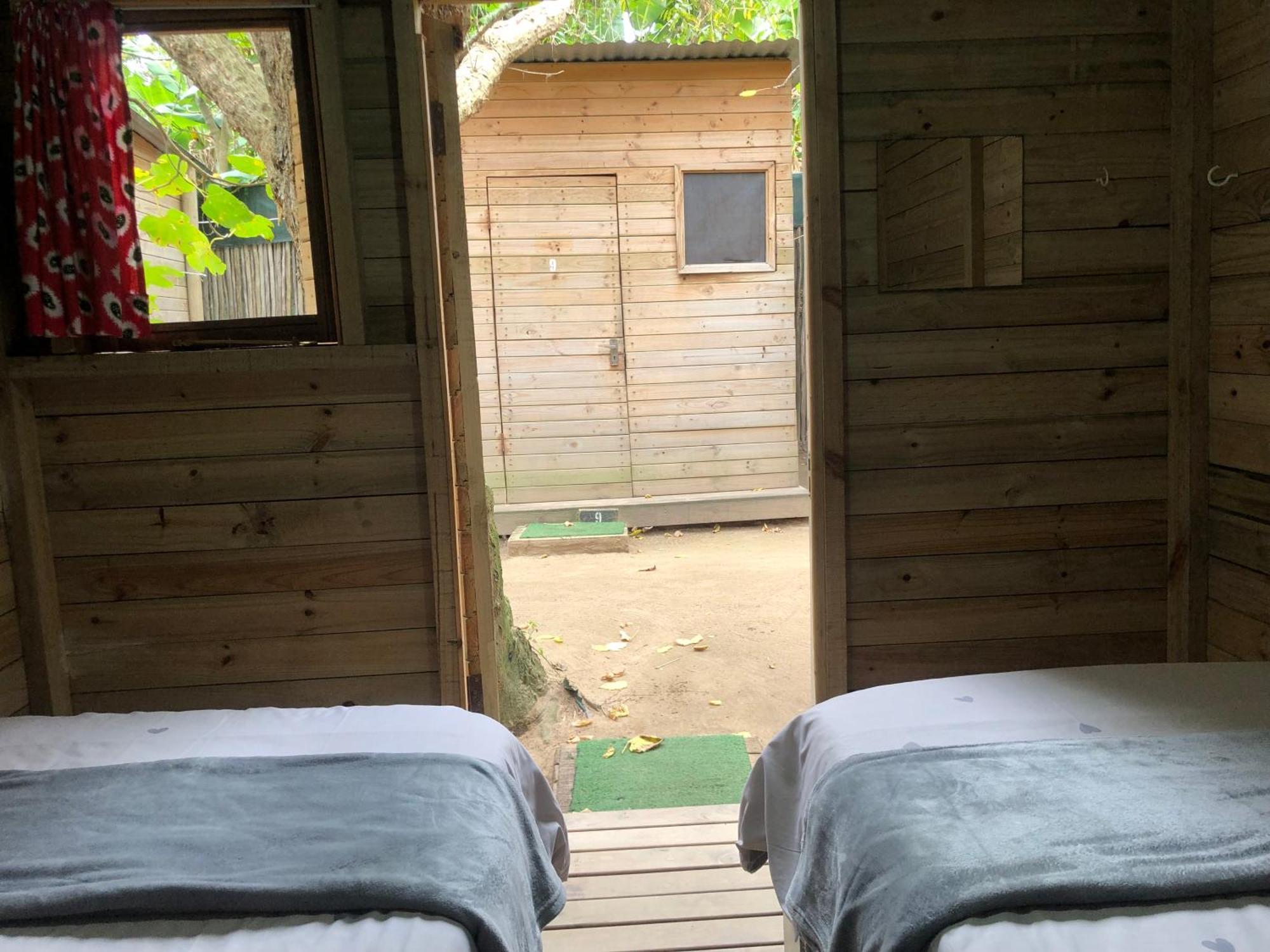 The Riverdeck And Backpackers Lodge