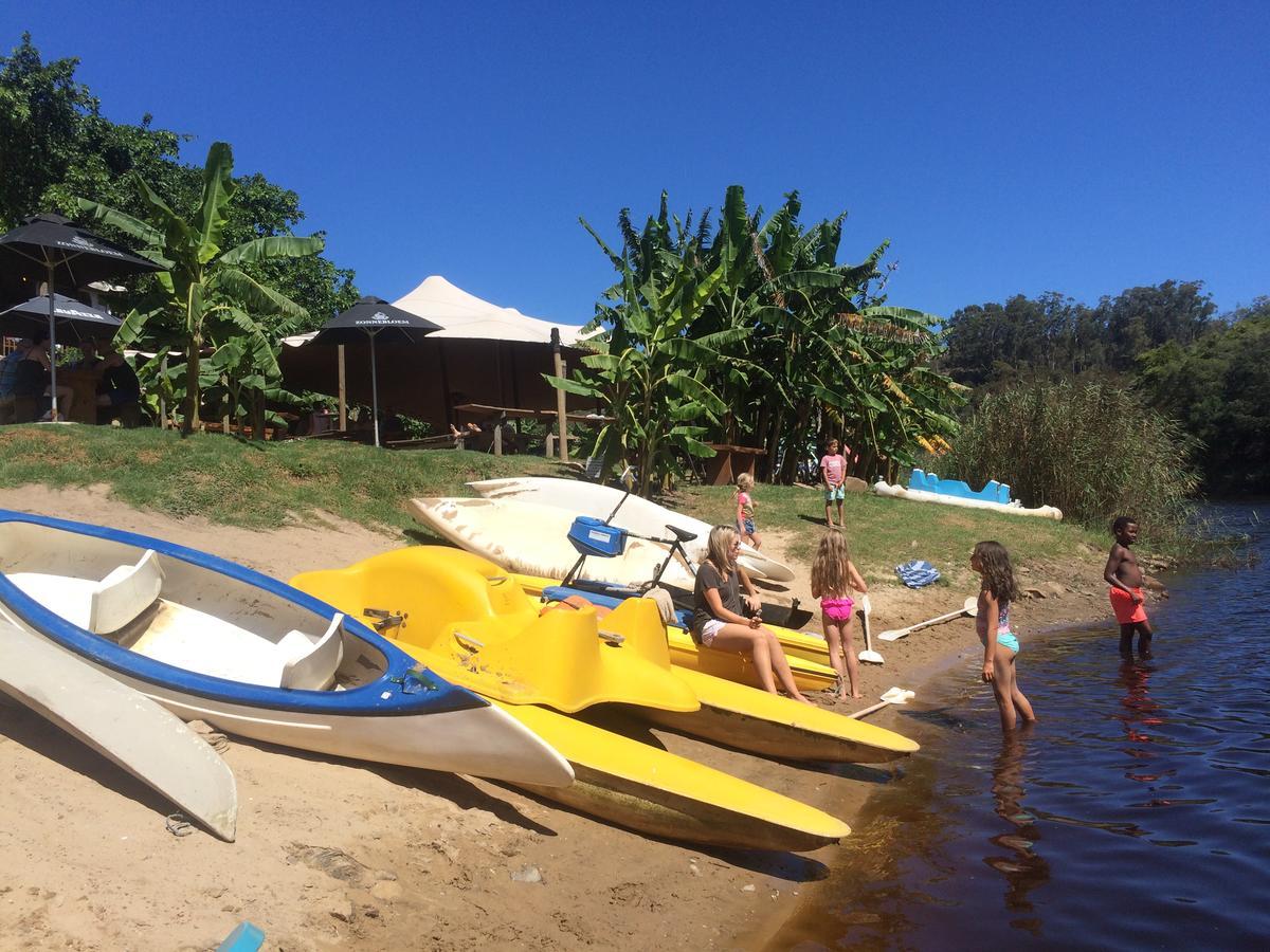 Lodge The Riverdeck And Backpackers *