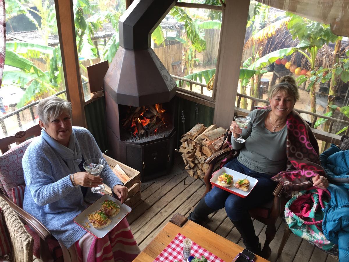 The Riverdeck And Backpackers Lodge